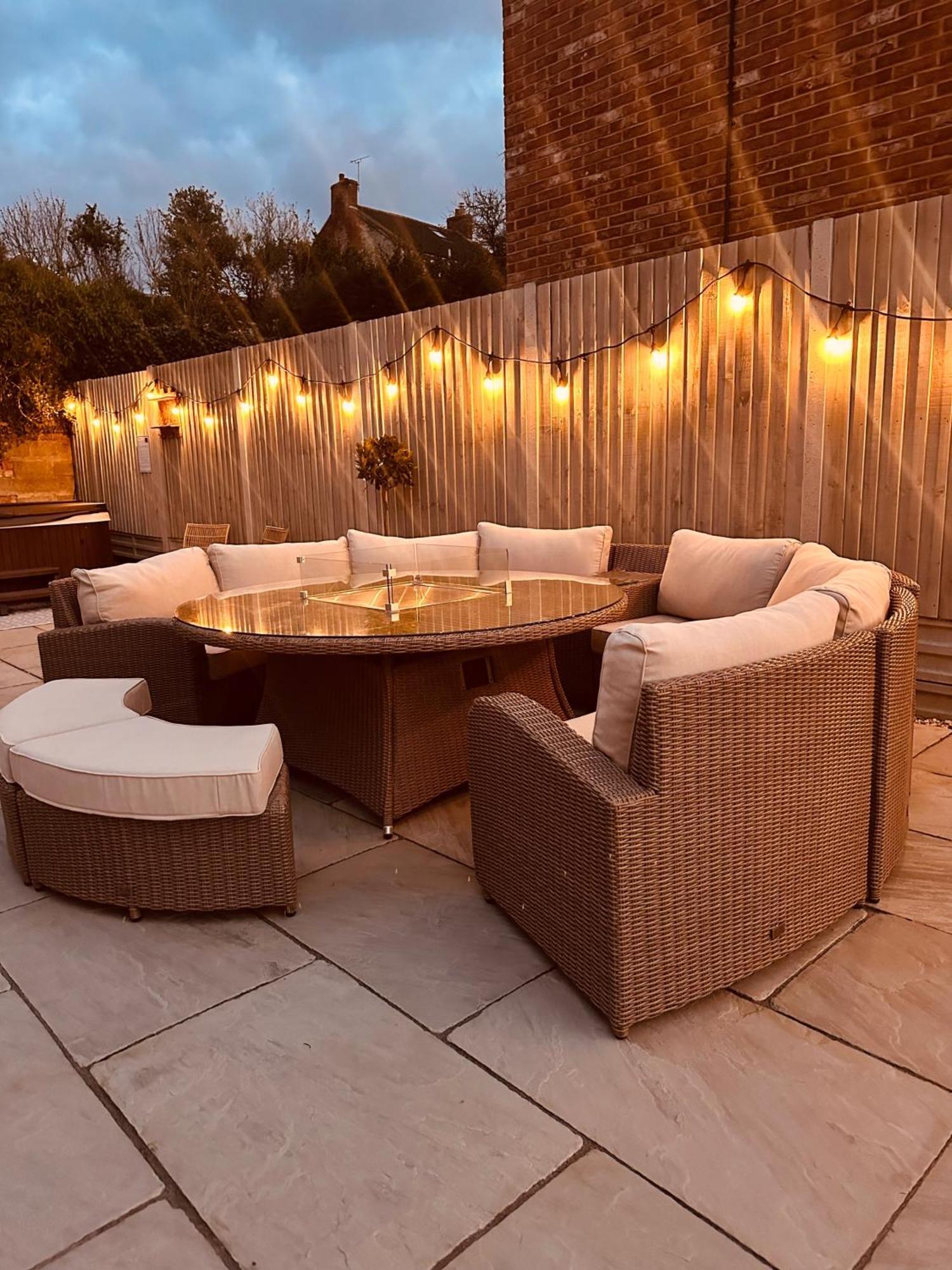 וורמינסטר Luxury Group Celebration House With Hot Tub & Bar! מראה חיצוני תמונה